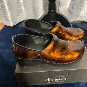 Bronze and black marble colored dansko 40 great used condition